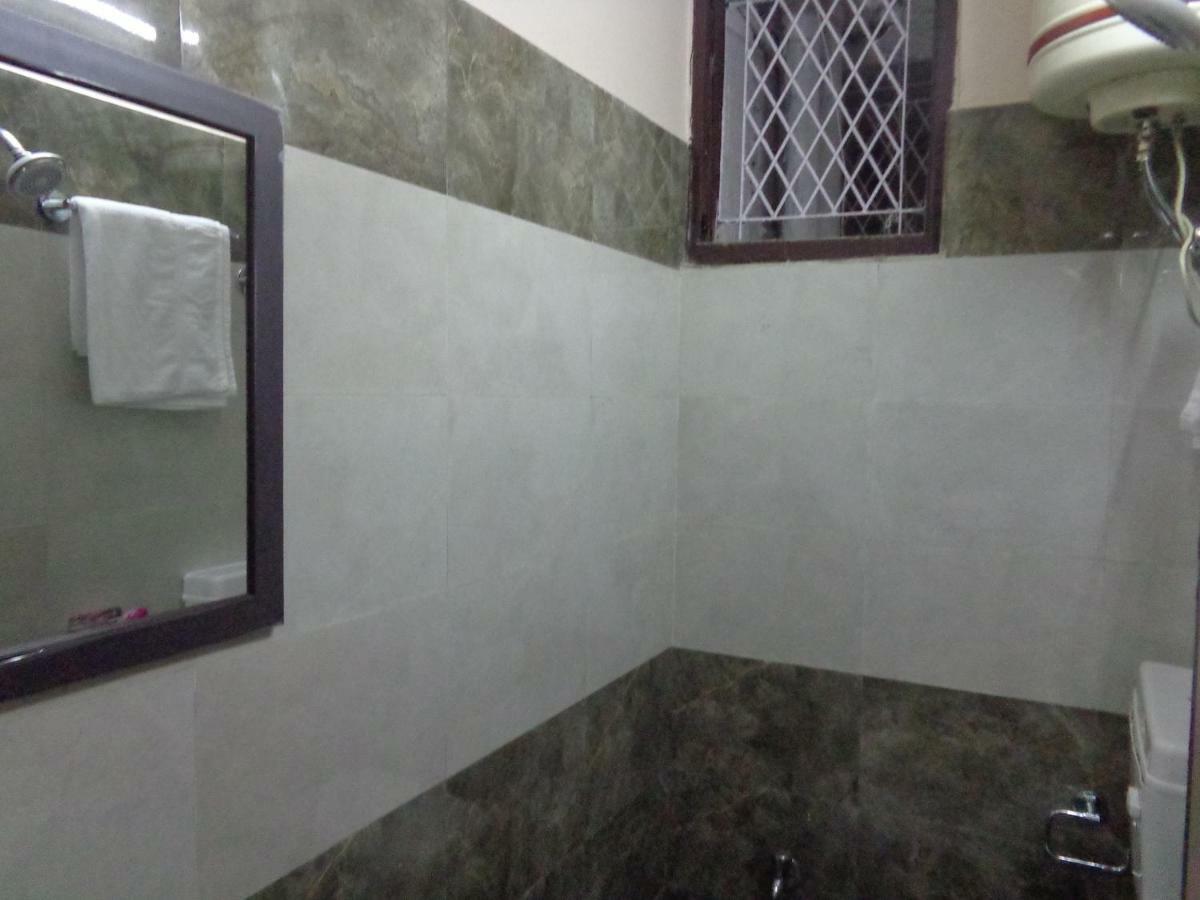 Delhi Inn,Walk In Nizamuddin Railway Station นิวเดลี ภายนอก รูปภาพ