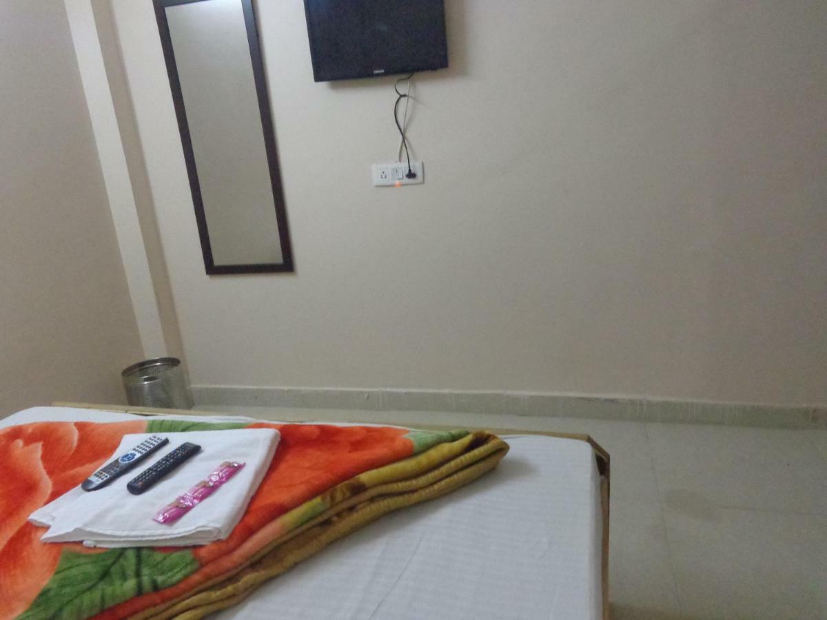 Delhi Inn,Walk In Nizamuddin Railway Station นิวเดลี ภายนอก รูปภาพ