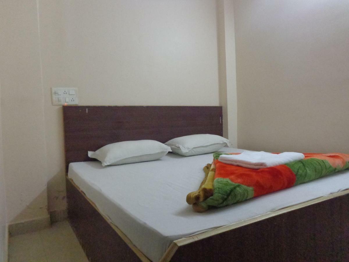 Delhi Inn,Walk In Nizamuddin Railway Station นิวเดลี ภายนอก รูปภาพ