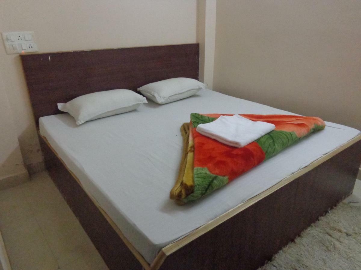 Delhi Inn,Walk In Nizamuddin Railway Station นิวเดลี ภายนอก รูปภาพ